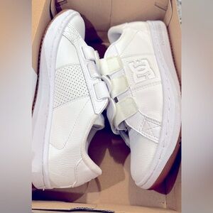 DC Shoes Women’s Striker V White Leather Sneakers Size 6.5
